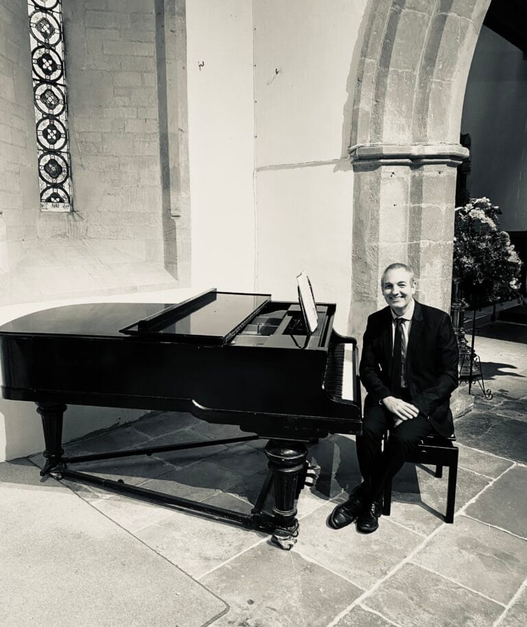 Solo piano for weddings and events